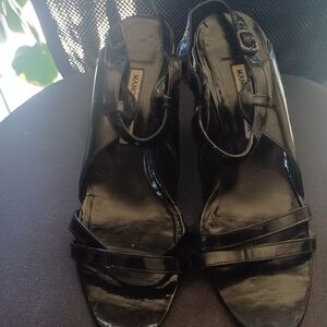 Manolo Blahnik black patent leather strappy slingback heels 40.5.